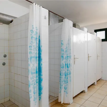 - Zajednicka Kupaonica - Shared Bathroom *