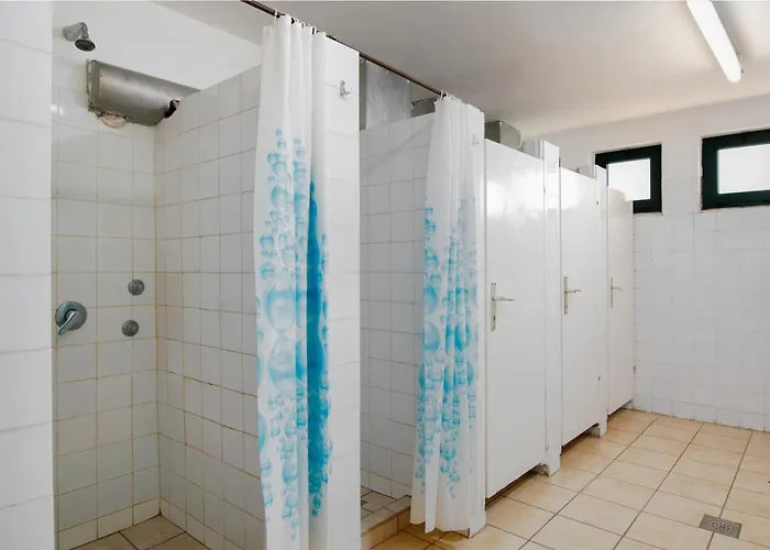 - Zajednicka Kupaonica - Shared Bathroom *