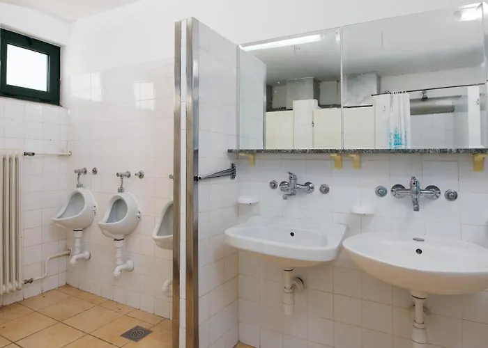 - Zajednicka Kupaonica - Shared Bathroom Hotel Kraljevica
