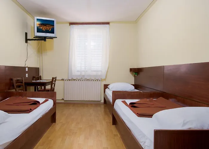 - Zajednicka Kupaonica - Shared Bathroom Hotel Kraljevica